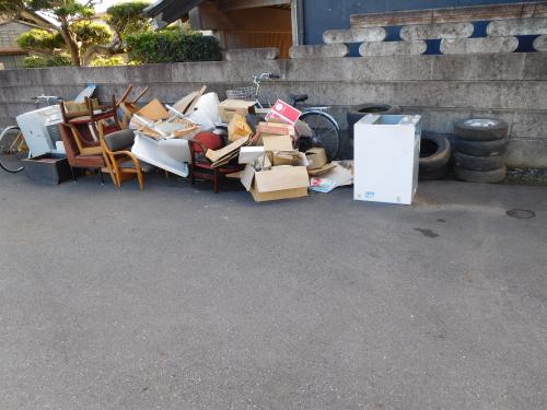 不法投棄された粗材ごみの回収